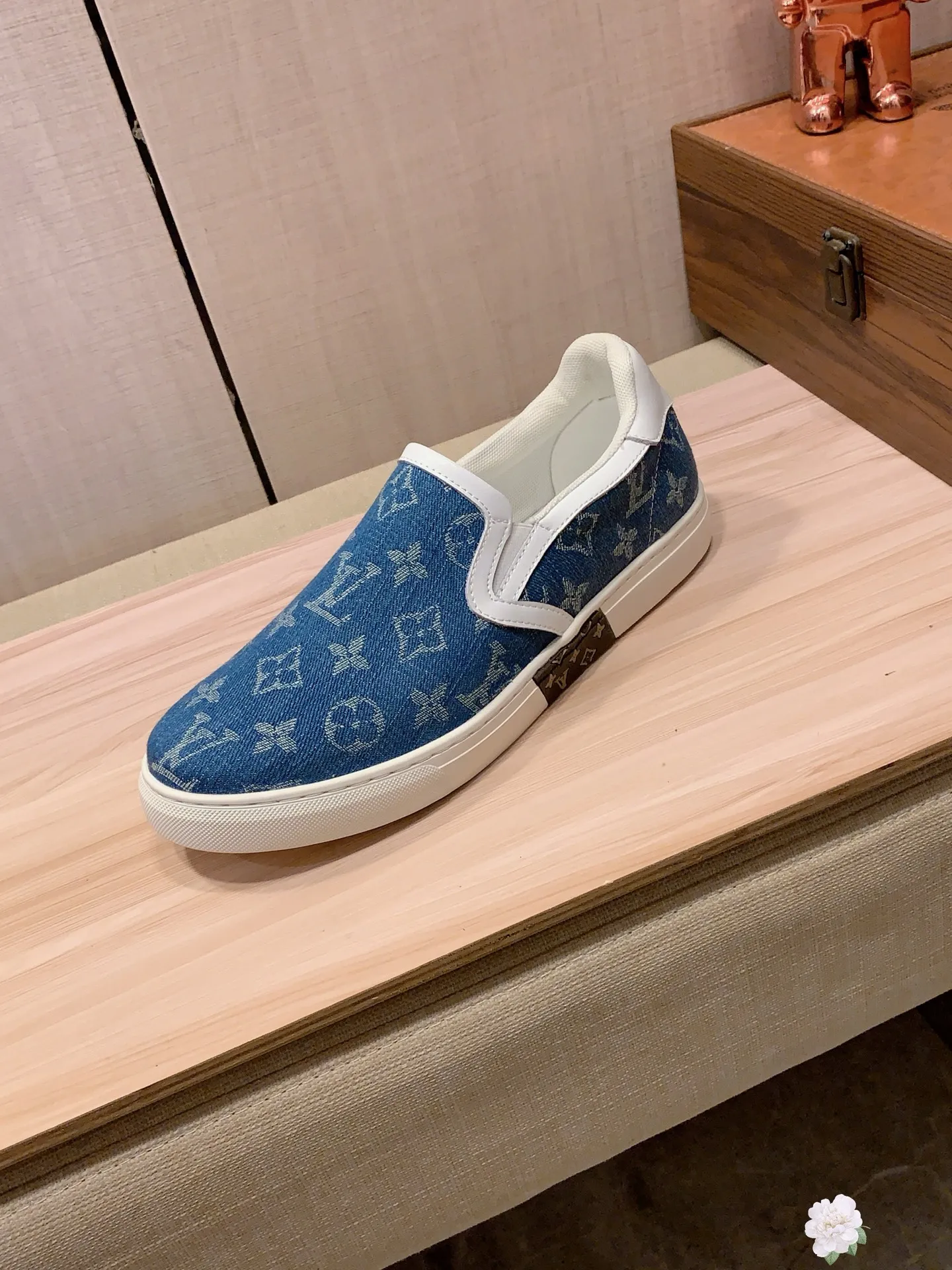 Men's men's shoes 💰400💰💰🎩🎩 [Lightning] [Lightning] "LV*" The latest • popular casual shoes, top brands [Seduce] luxury ~ purchasing agency, top ~ quality. [Strong] The upper is made of imported breathable cowhide with fabric material ➕ Breathable sheepskin feet (•) and fine workmanship. The original stylish and stylish soft rubber wear-resistant and non-slip outsole is light and comfortable on the feet. The real thing looks better when photographed in person. Code 111: Code: 38-44, 2️⃣colors selected